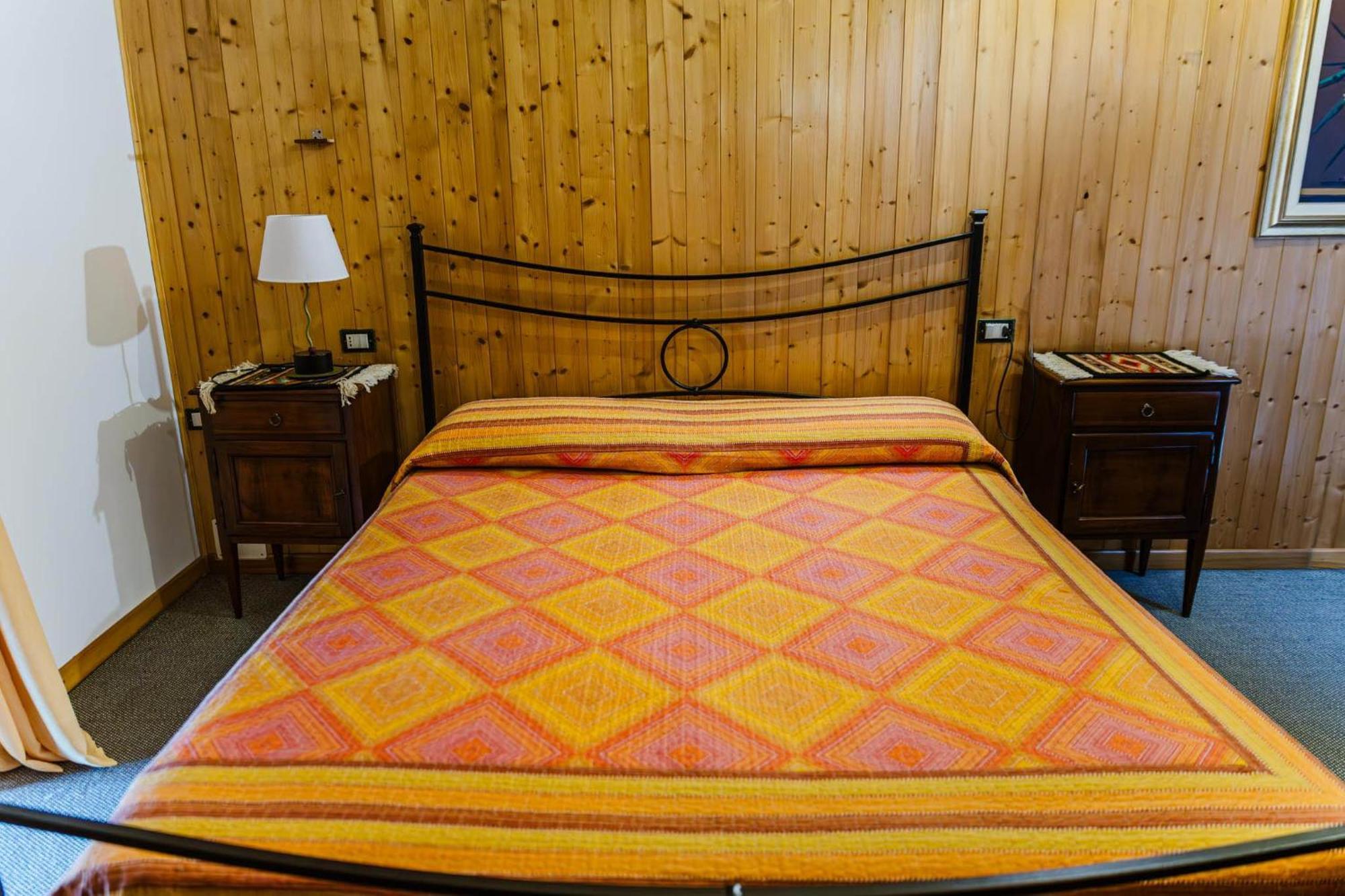 Cozy Castello Apartment Manerba del Garda Luaran gambar