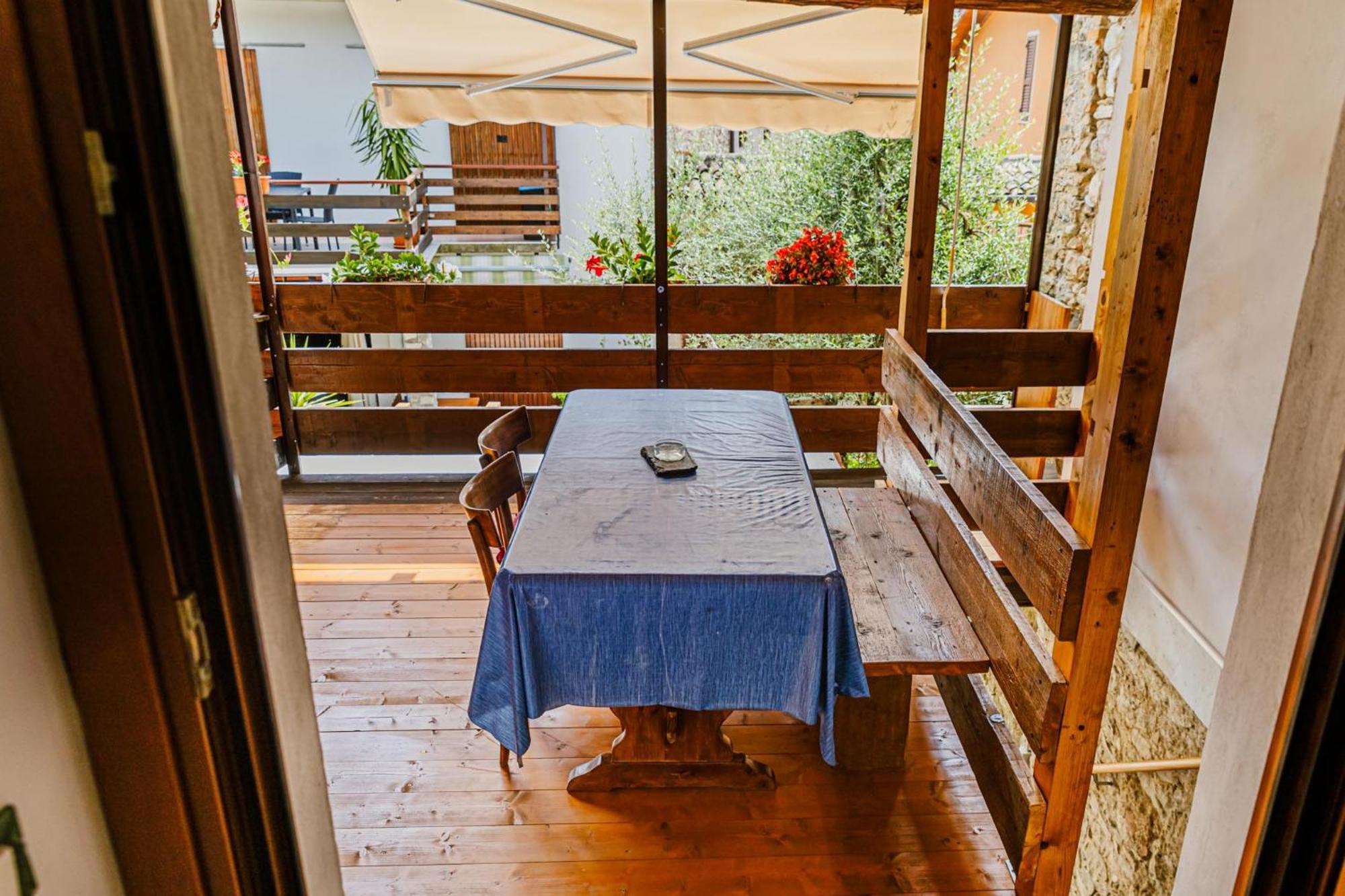 Cozy Castello Apartment Manerba del Garda Luaran gambar