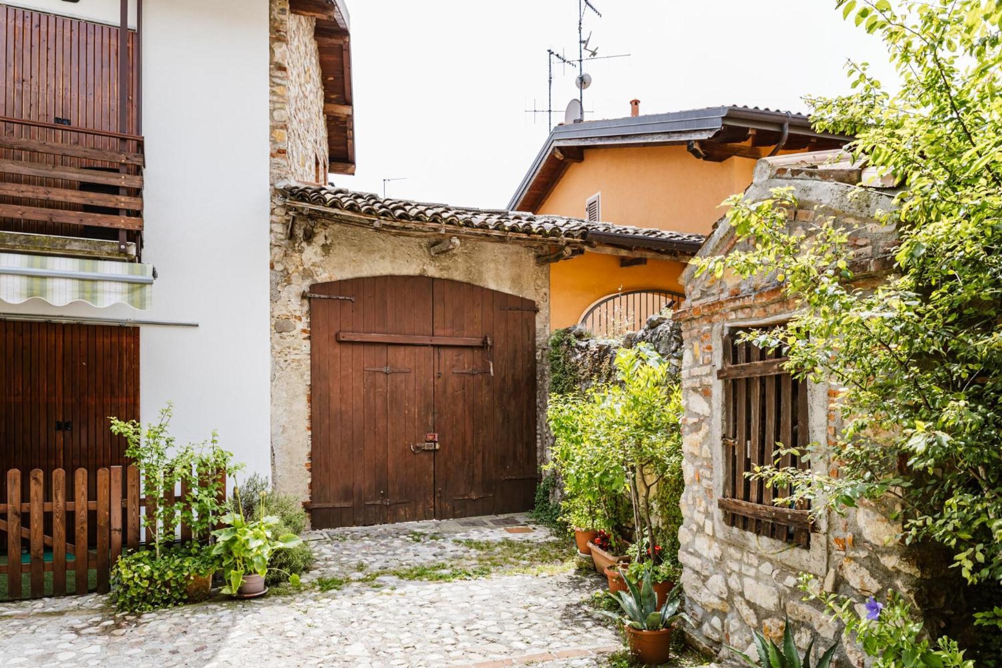 Cozy Castello Apartment Manerba del Garda Luaran gambar