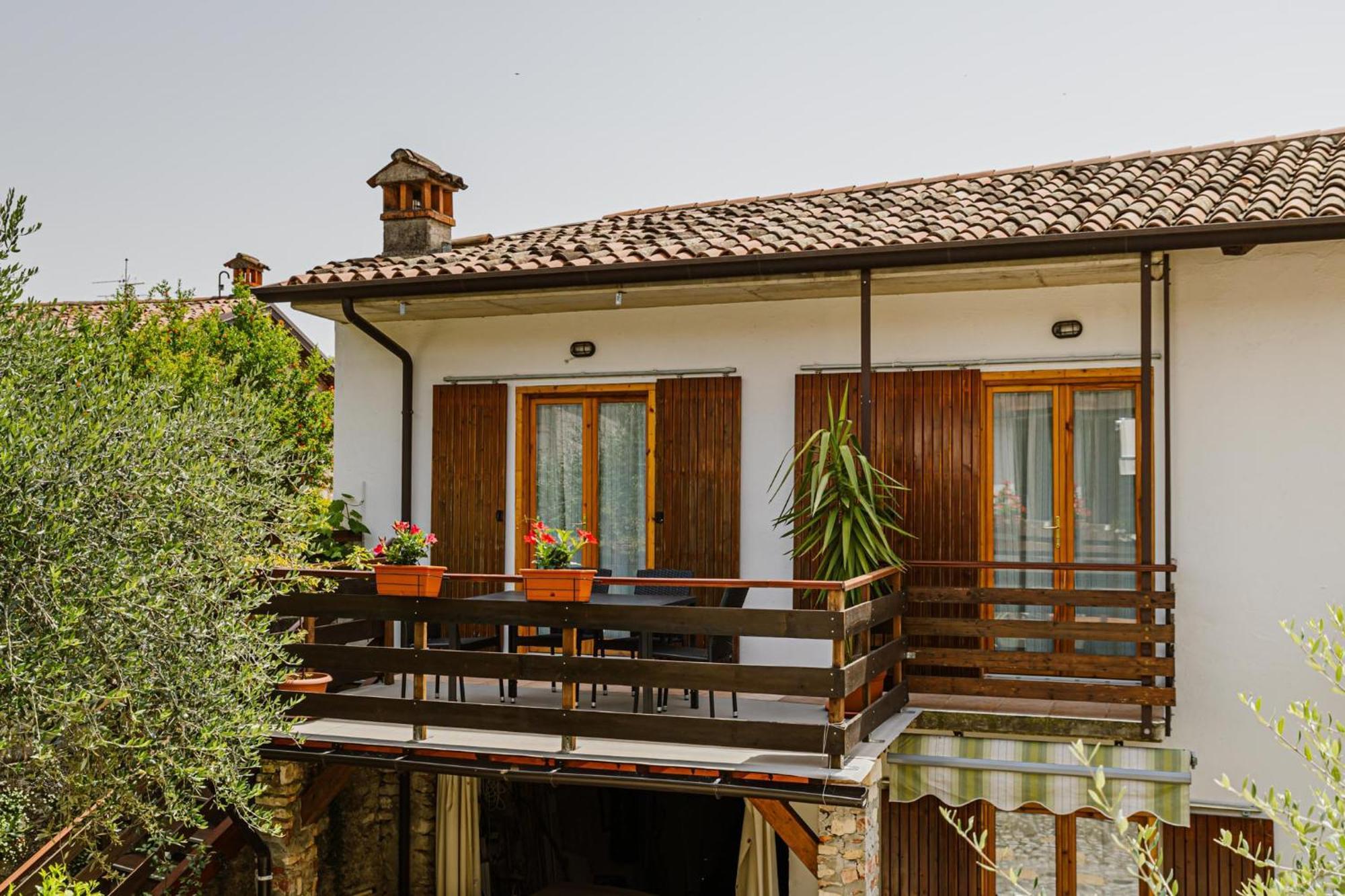Cozy Castello Apartment Manerba del Garda Luaran gambar