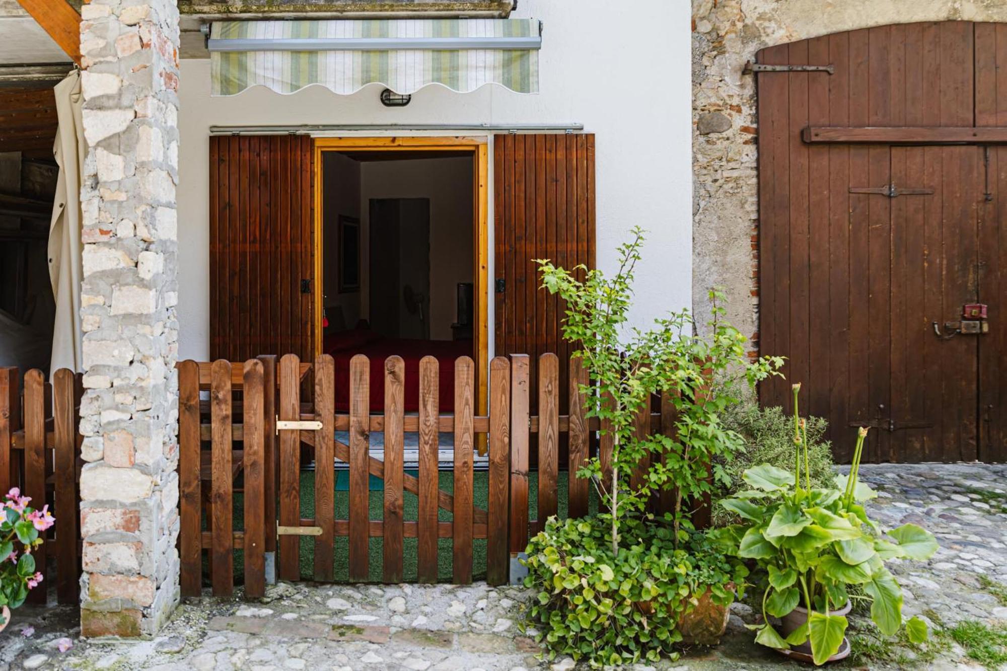 Cozy Castello Apartment Manerba del Garda Luaran gambar