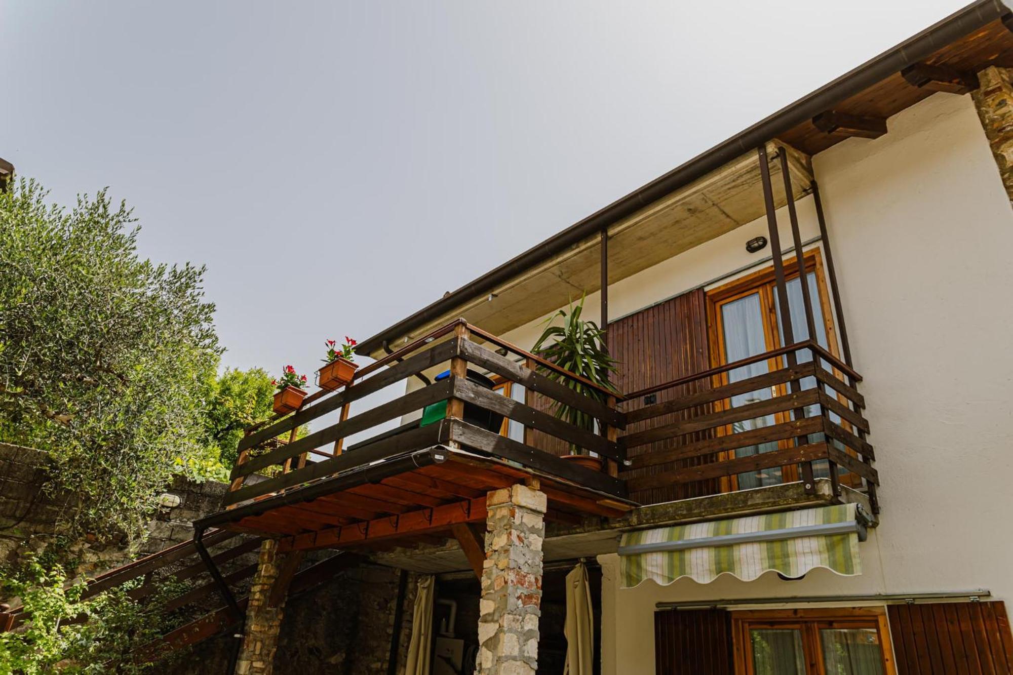 Cozy Castello Apartment Manerba del Garda Luaran gambar